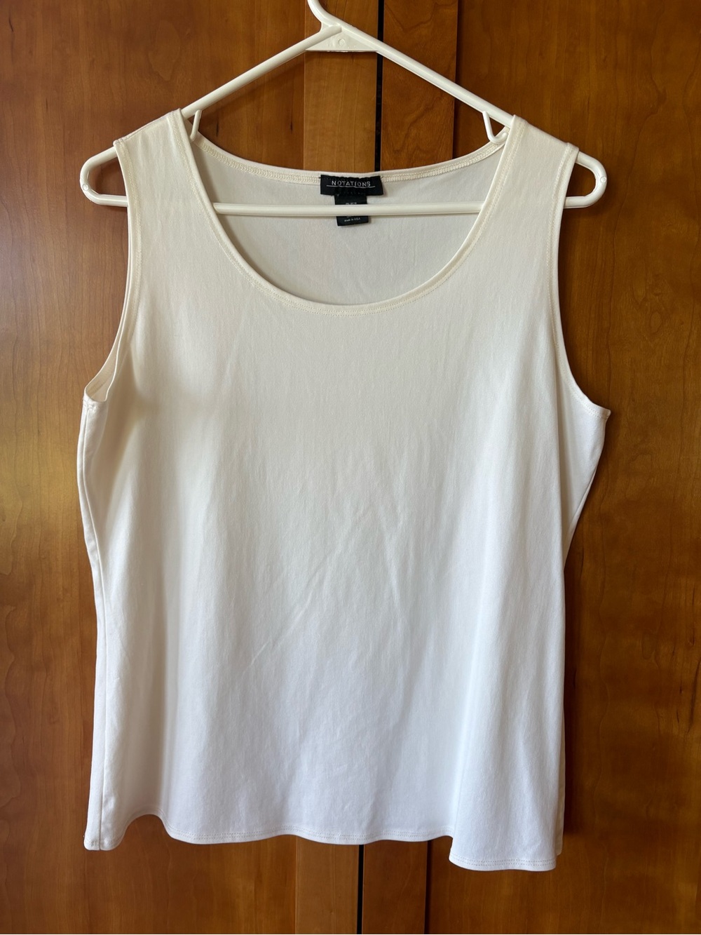 Beautiful basic Cream Scoop Neck Tank Top or shell good clean condition